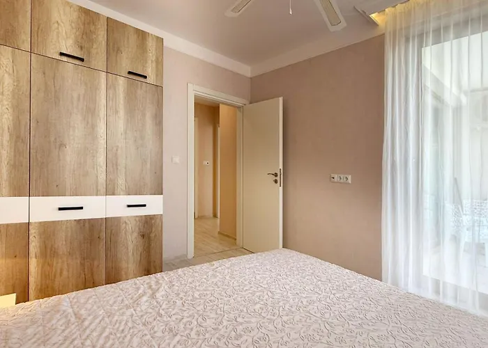 Bratanov Harmony Monte Carlo 公寓 阳光海滩